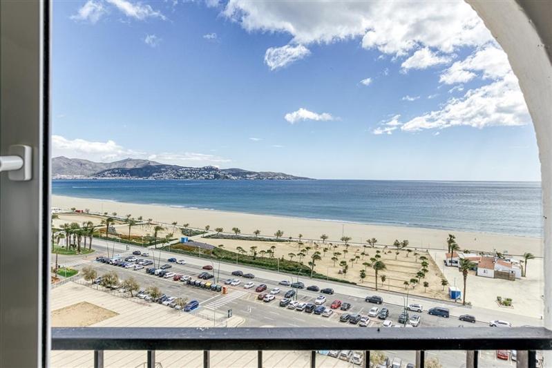 Sea-Chic Appartement Емпуриабрава Екстериор снимка